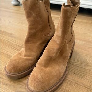 Dolce Vita Tan Suede lug Boots chunky heel